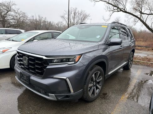 Used 2024 Honda Pilot Touring image 9