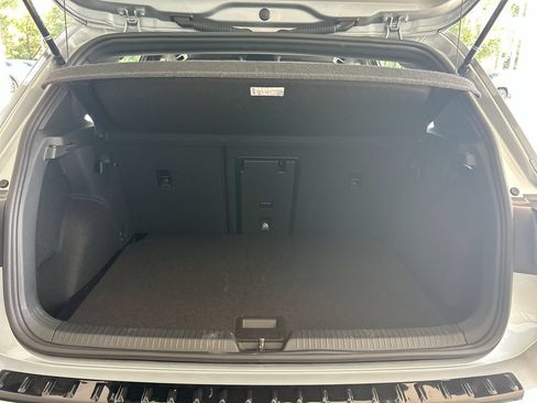 Certified 2025 Volkswagen GTI SE FWD image 40