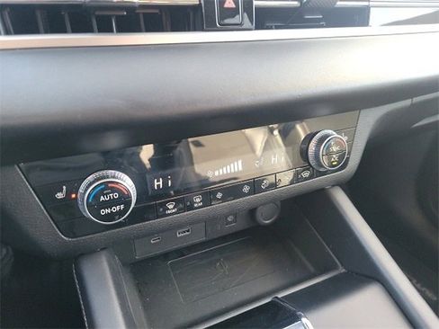 Used 2024 Mitsubishi Outlander SE image 12