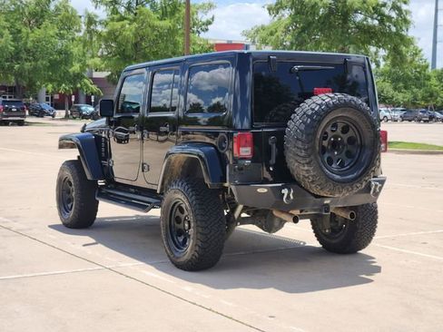 Used 2017 Jeep Wrangler Unlimited Rubicon w/ Connectivity Group AWD/4WD image 7