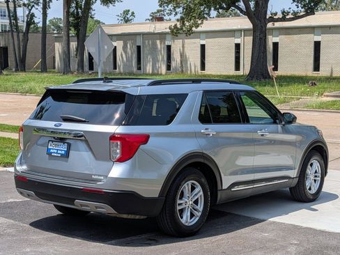 Used 2024 Ford Explorer XLT w/ Equipment Group 202A RWD image 6