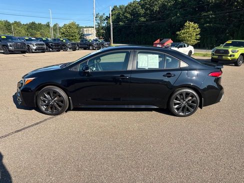 Certified 2026 Toyota Corolla SE w/ SE Package FWD image 3