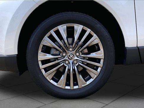 Used 2024 Toyota Venza Limited AWD/4WD image 11