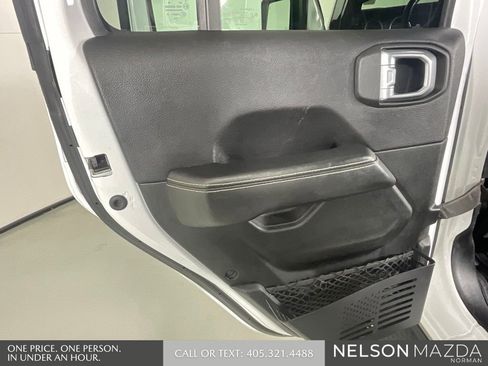Used 2020 Jeep Wrangler Unlimited Sahara w/ LED Lighting Group AWD/4WD image 18