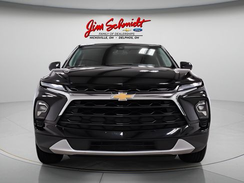 Used 2025 Chevrolet Blazer LT FWD image 2
