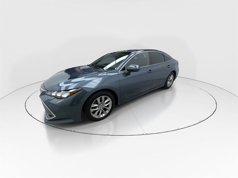 Used 2021 Toyota Avalon XLE image 4