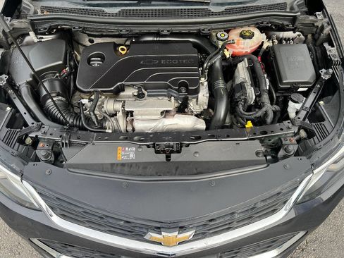 Used 2017 Chevrolet Cruze LT image 40