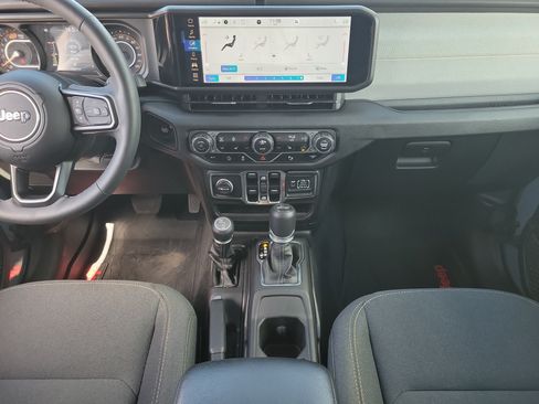 Used 2025 Jeep Wrangler Unlimited Sport AWD/4WD image 17