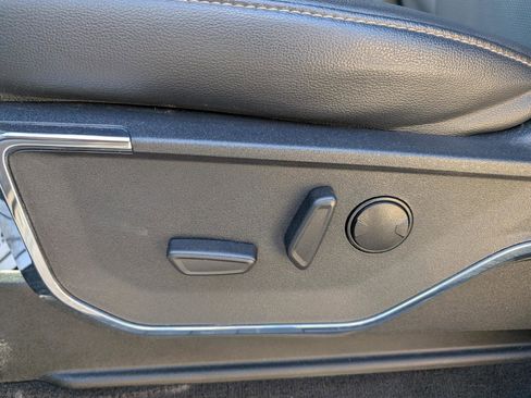 Used 2022 Ford F150 Lariat image 12