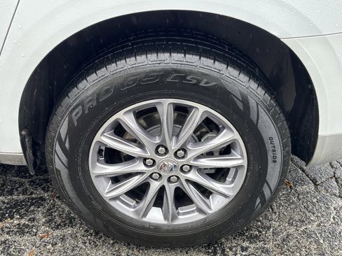 Used 2023 Buick Enclave Essence image 13