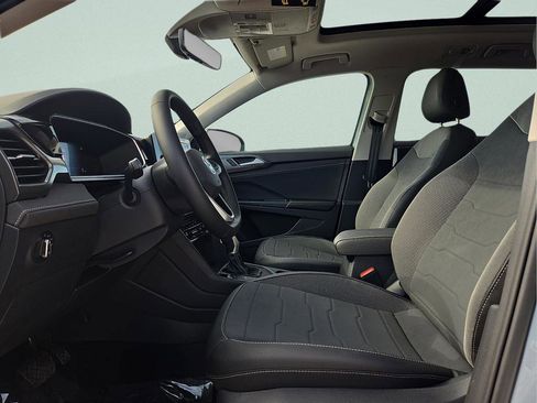 New 2026 Volkswagen Taos SE image 17