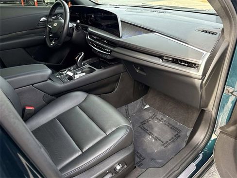 Used 2024 Cadillac XT4 Sport image 14