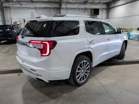 Used 2023 GMC Acadia Denali w/ Denali Ultimate Package AWD/4WD image 3