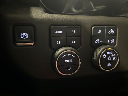 Used 2024 Chevrolet Silverado 1500 High Country AWD/4WD image 13