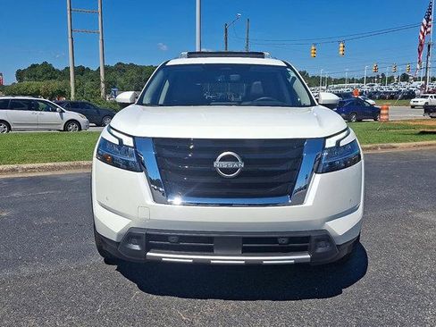 Used 2024 Nissan Pathfinder Platinum image 2
