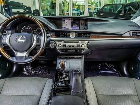 Used 2013 Lexus ES 350 w/ Luxury Pkg FWD image 4
