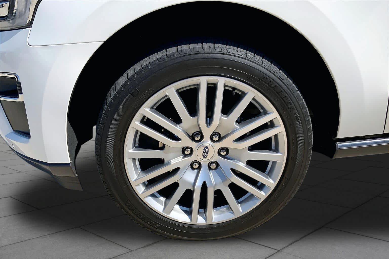Used 2024 Ford Expedition Max Limited RWD image 11