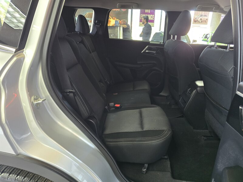 Used 2024 Mitsubishi Outlander ES FWD image 16