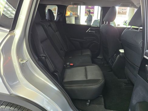Used 2024 Mitsubishi Outlander ES image 16