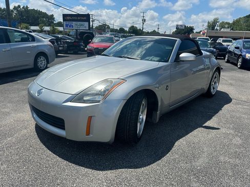 Used 2005 Nissan 350Z Touring image 11