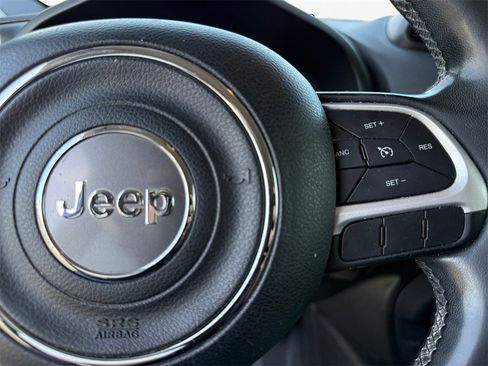 Used 2021 Jeep Renegade Latitude image 26