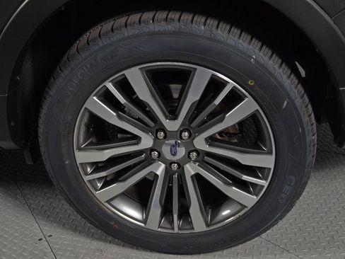 Used 2018 Ford Explorer Platinum AWD/4WD image 9