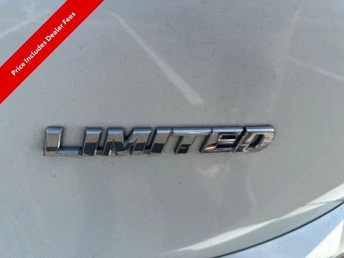 Used 2018 Toyota RAV4 Limited FWD image 9
