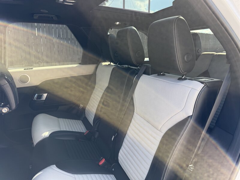 Used 2023 Land Rover Discovery S R-Dynamic AWD/4WD image 28