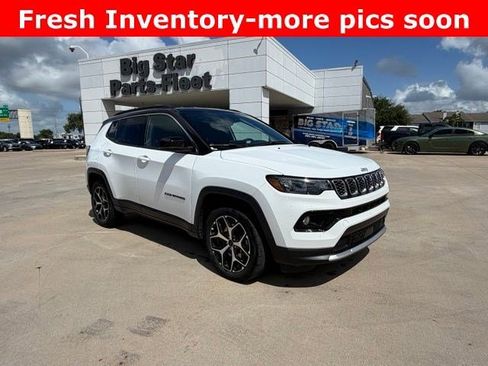 Used 2025 Jeep Compass Limited AWD/4WD image 5
