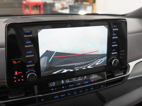 Used 2024 Toyota Sienna XSE FWD image 23