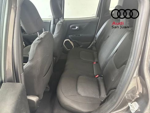 Used 2017 Jeep Renegade Latitude image 23