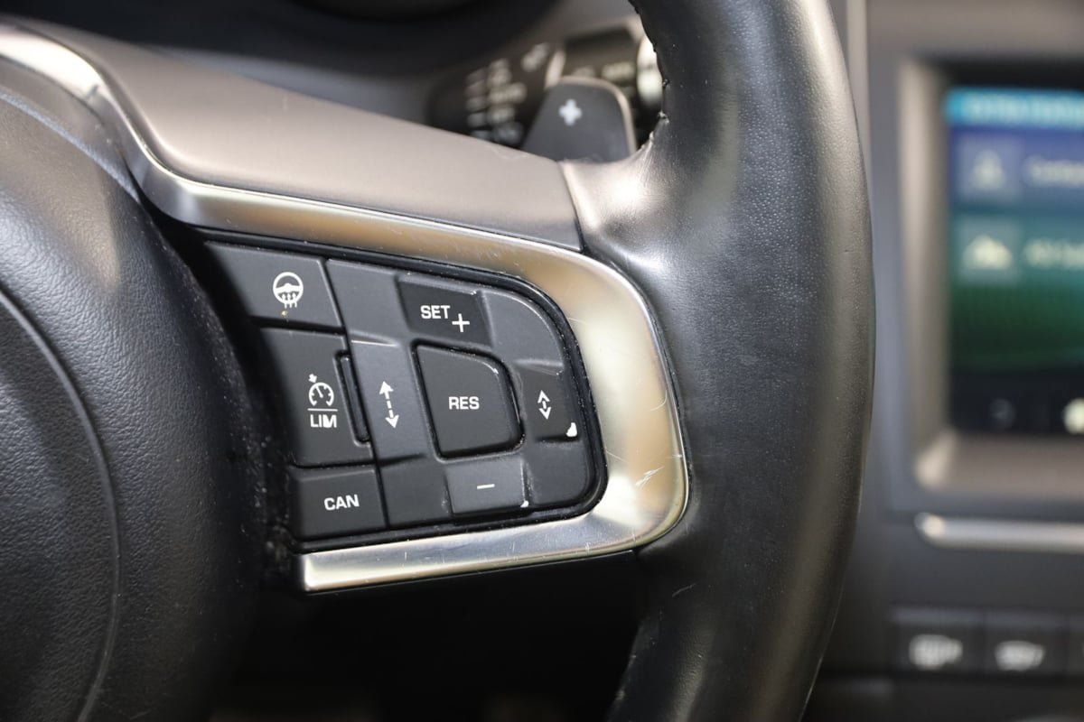 Used 2018 Jaguar E-PACE R-Dynamic S AWD/4WD image 35
