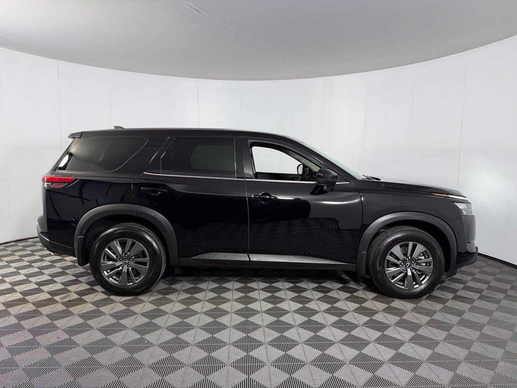 Used 2025 Nissan Pathfinder S FWD image 5