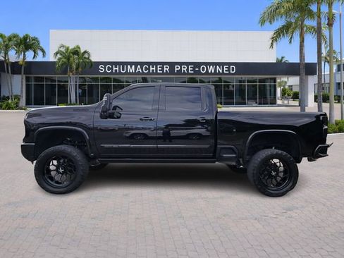 Used 2024 Chevrolet Silverado 2500 High Country w/ Midnight Edition AWD/4WD image 4
