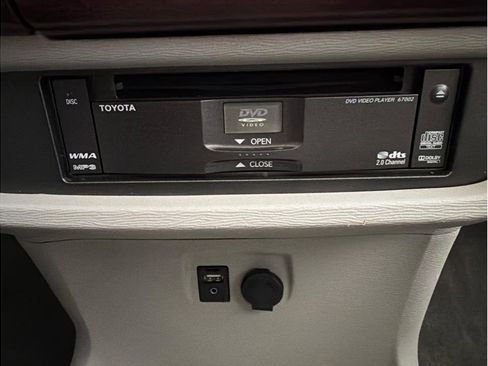 Used 2012 Toyota Sienna XLE w/ Entertainment Pkg image 26