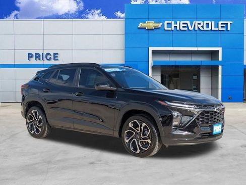 Certified 2025 Chevrolet Trax RS w/ Driver Confidence Package image 1