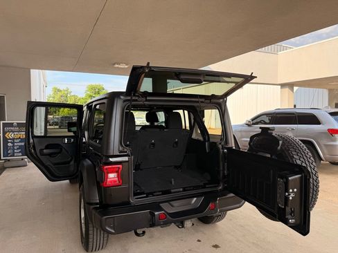Used 2021 Jeep Wrangler Unlimited Sport AWD/4WD image 38