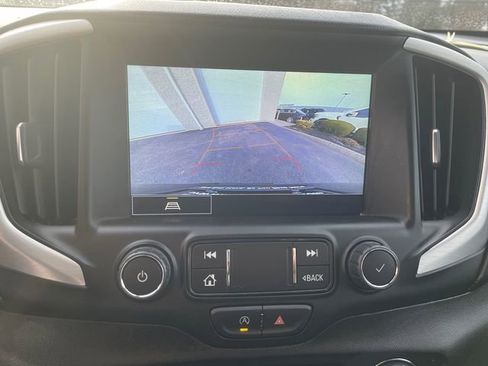 Used 2024 GMC Terrain SLT image 35