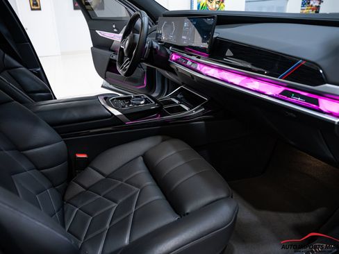 Used 2023 BMW 740i w/ Parking Assistance Package RWD image 11