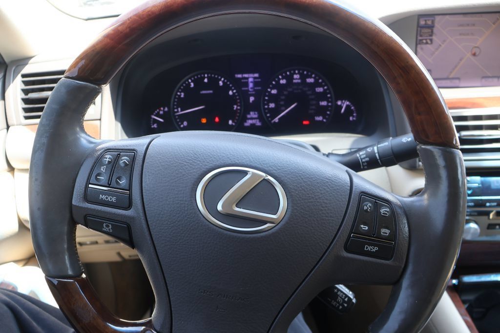 Used 2013 Lexus LS 460 w/ Comfort Pkg RWD image 18