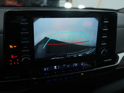 Used 2022 Toyota Sienna XLE image 22