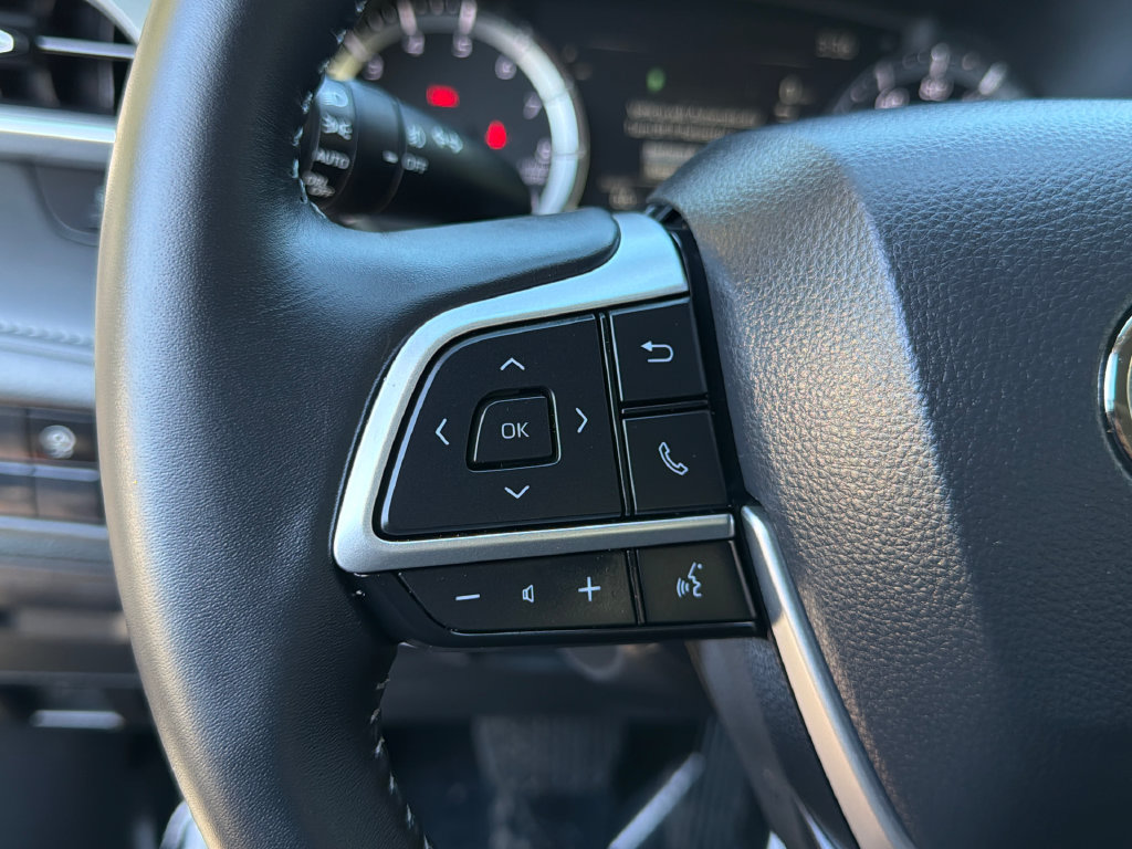 Used 2025 Toyota Highlander XLE AWD/4WD image 26