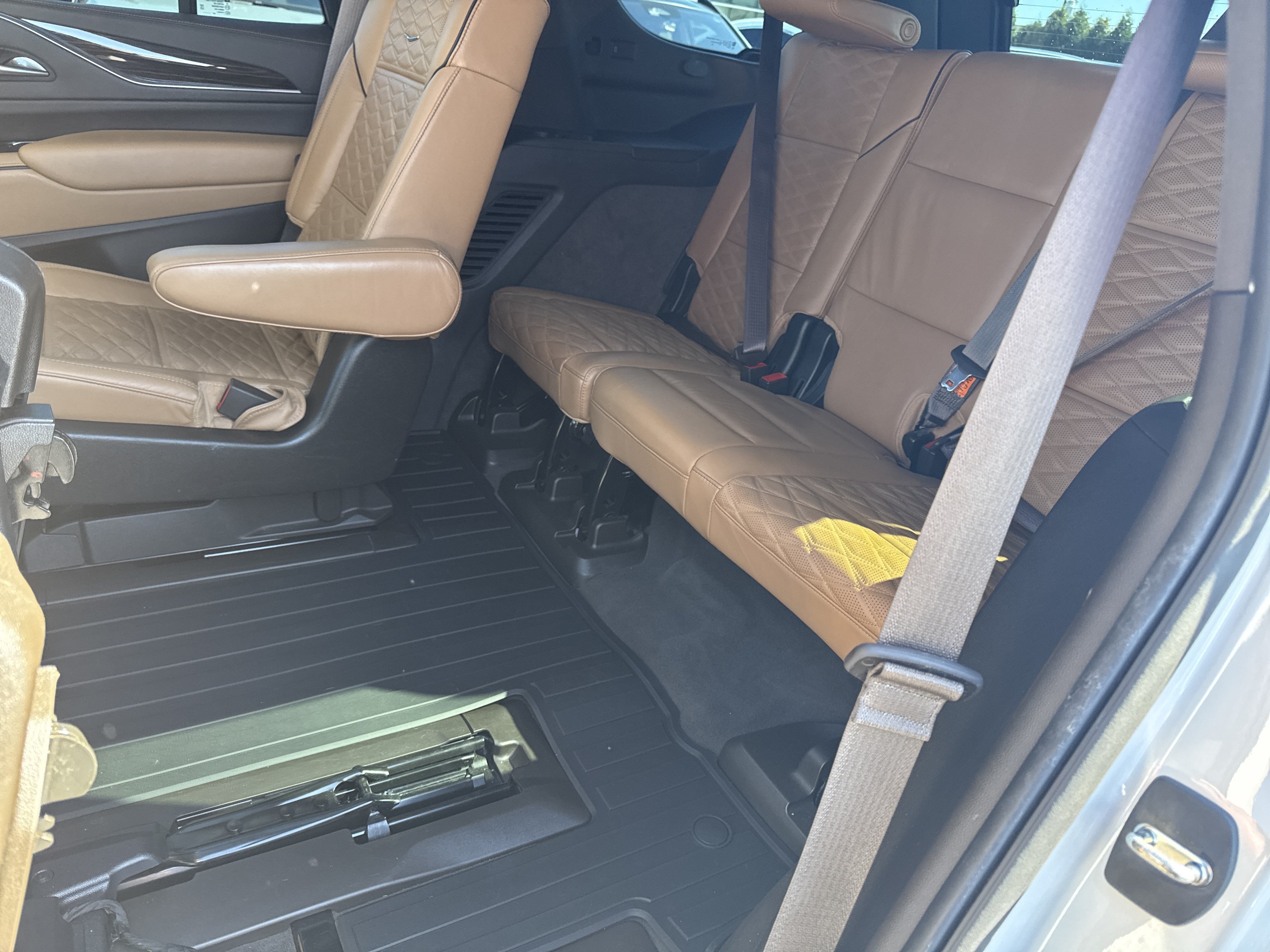 Used 2021 Cadillac Escalade Premium Luxury w/ Driver Assist Tech Package AWD/4WD image 33