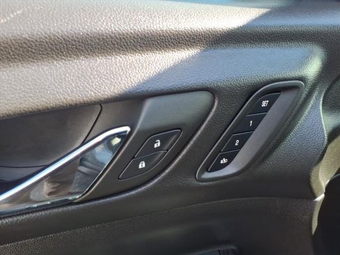 Used 2023 GMC Acadia SLT w/ Elevation Edition image 14