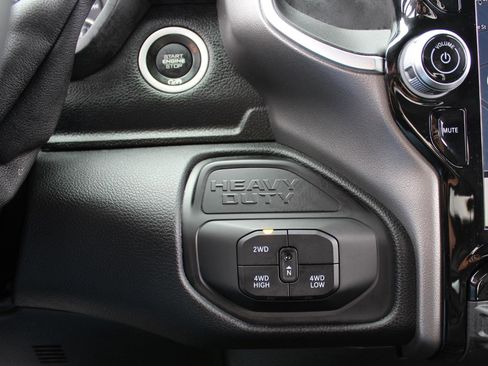 Used 2026 RAM 2500 Big Horn AWD/4WD image 31