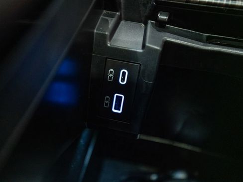 Certified 2022 Toyota Sienna Platinum image 34