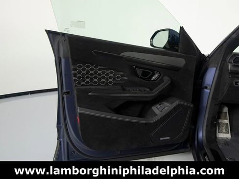 Used 2023 Lamborghini Urus Performante AWD/4WD image 12
