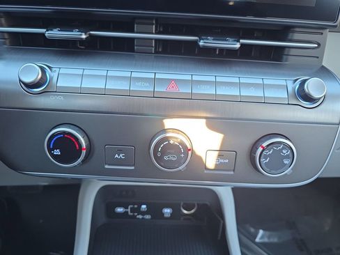 New 2026 Hyundai Kona SE image 28