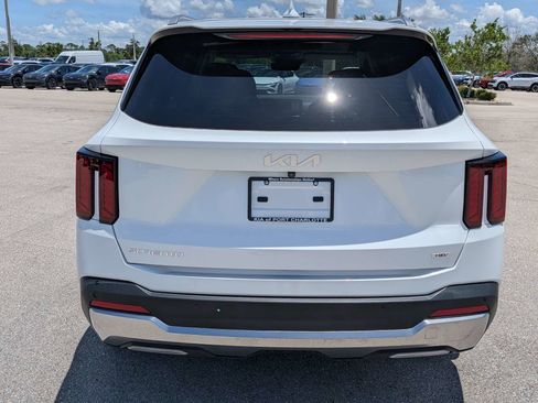 Certified 2025 Kia Sorento EX AWD/4WD image 6