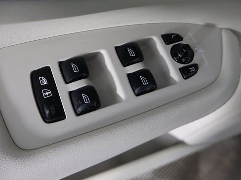 Used 2024 Volvo XC90 B6 Plus w/ Protection Package Premier image 39